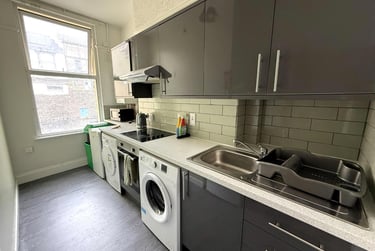 2 bed flat, Beaumont Road, Flat 2, St Judes, Plymouth, PL49BW - Image 4